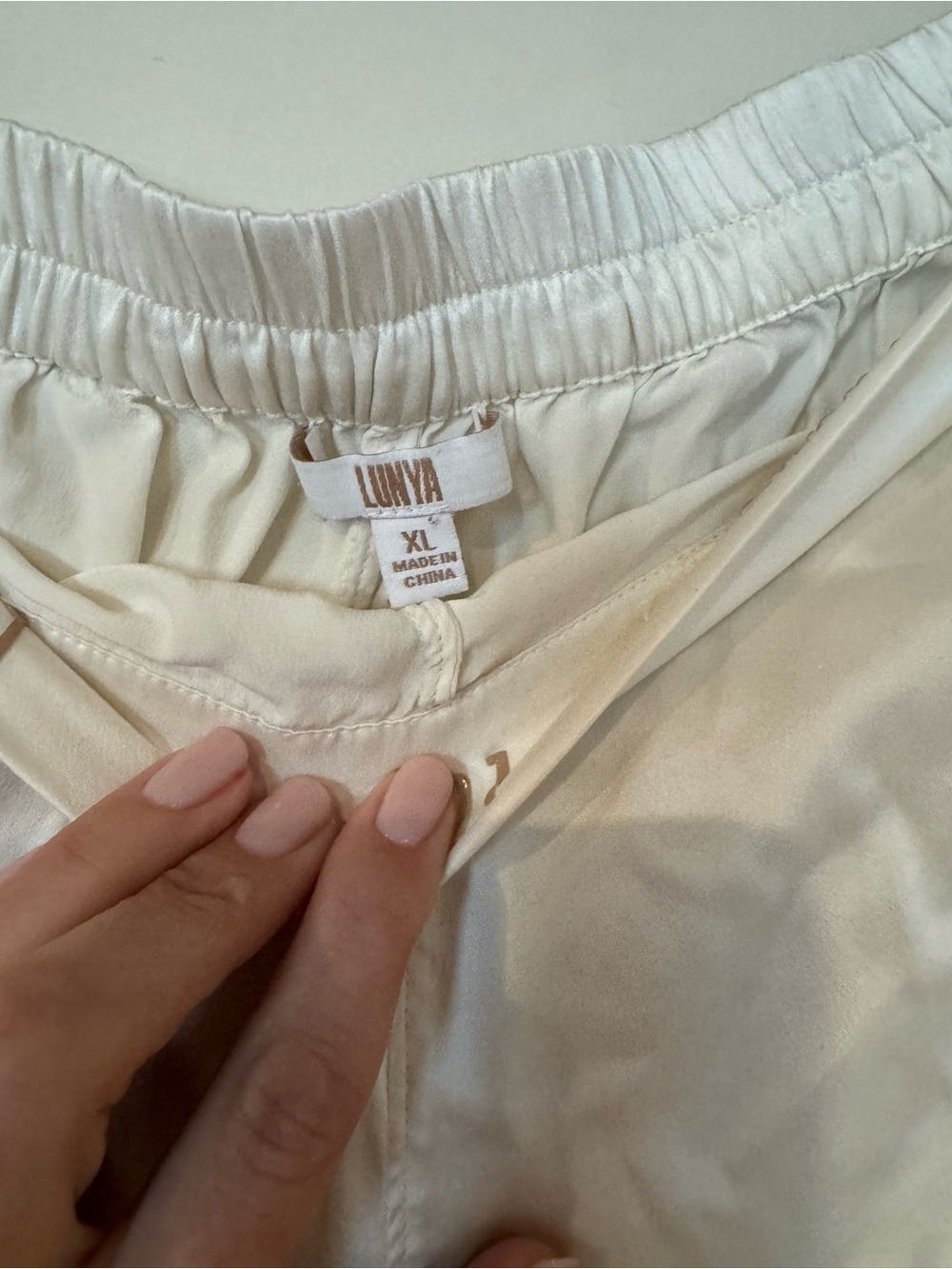 lunya Washable Silk Cream Short-Sleeve Pocket Sleep Top & Shorts Set - Picture 7 of 7